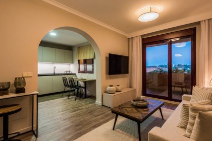 884abcaf72781c6268a60e769a21cc0e - 14