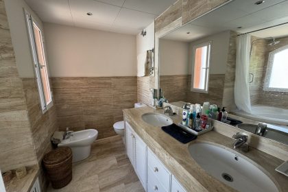 894e9a8d5eb14bb6f14c3e2679bff146 - 11