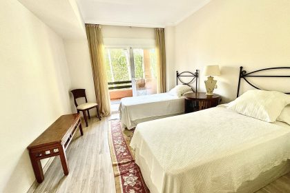 894e9a8d5eb14bb6f14c3e2679bff146 - 12