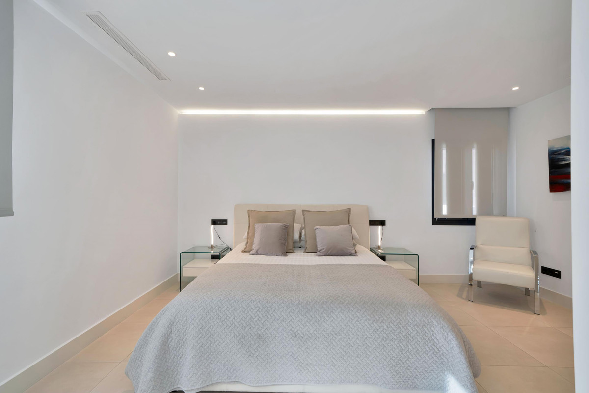 89d8fbe48e9e4d23e92821b7515528a1 - 15