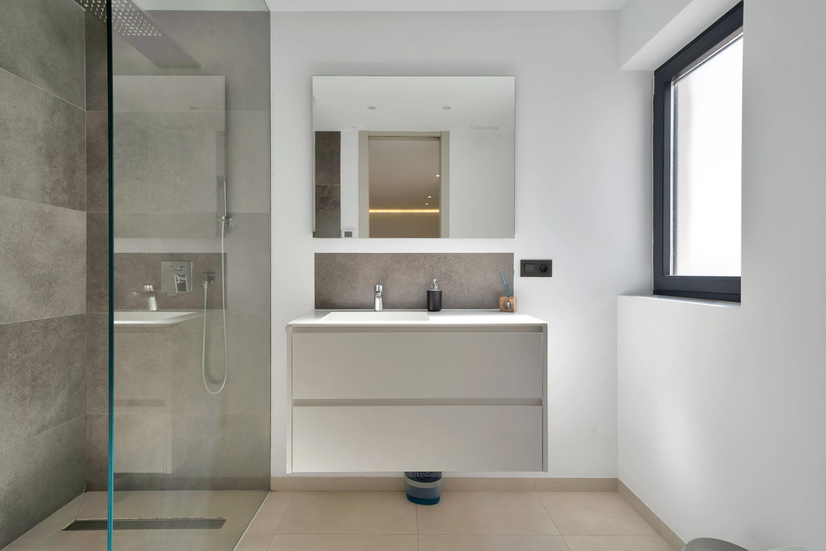 89d8fbe48e9e4d23e92821b7515528a1 - 17