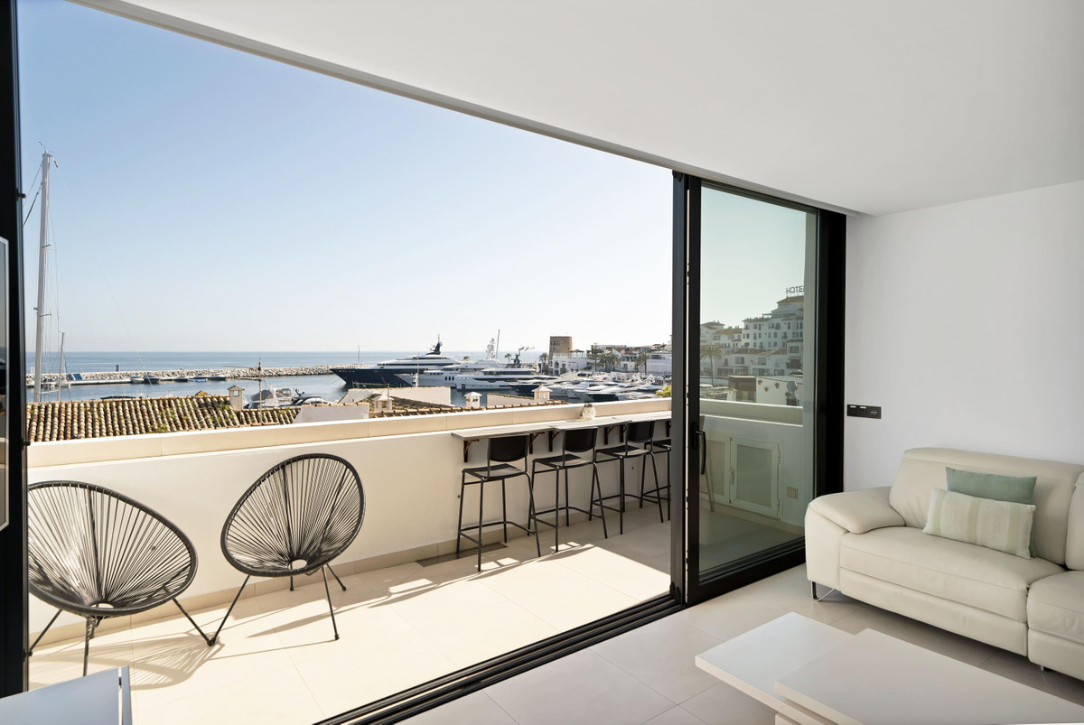 89d8fbe48e9e4d23e92821b7515528a1 - 4