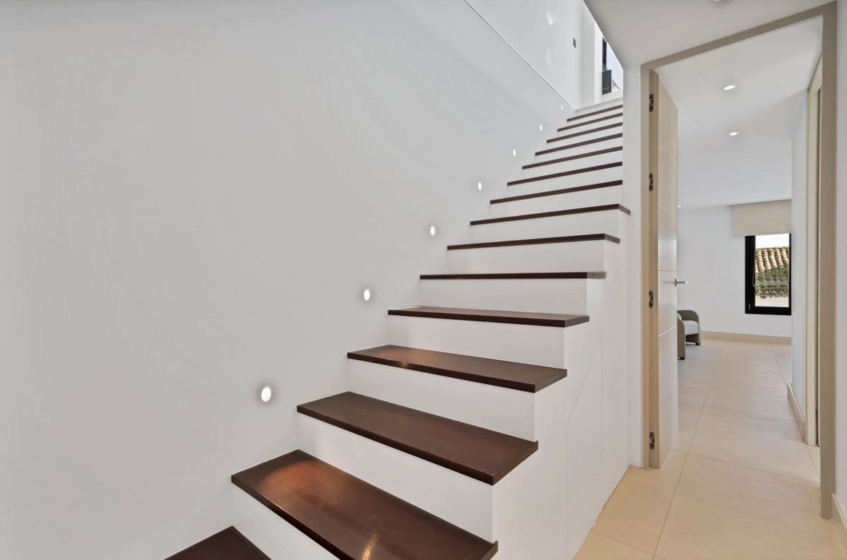 89d8fbe48e9e4d23e92821b7515528a1 - 9