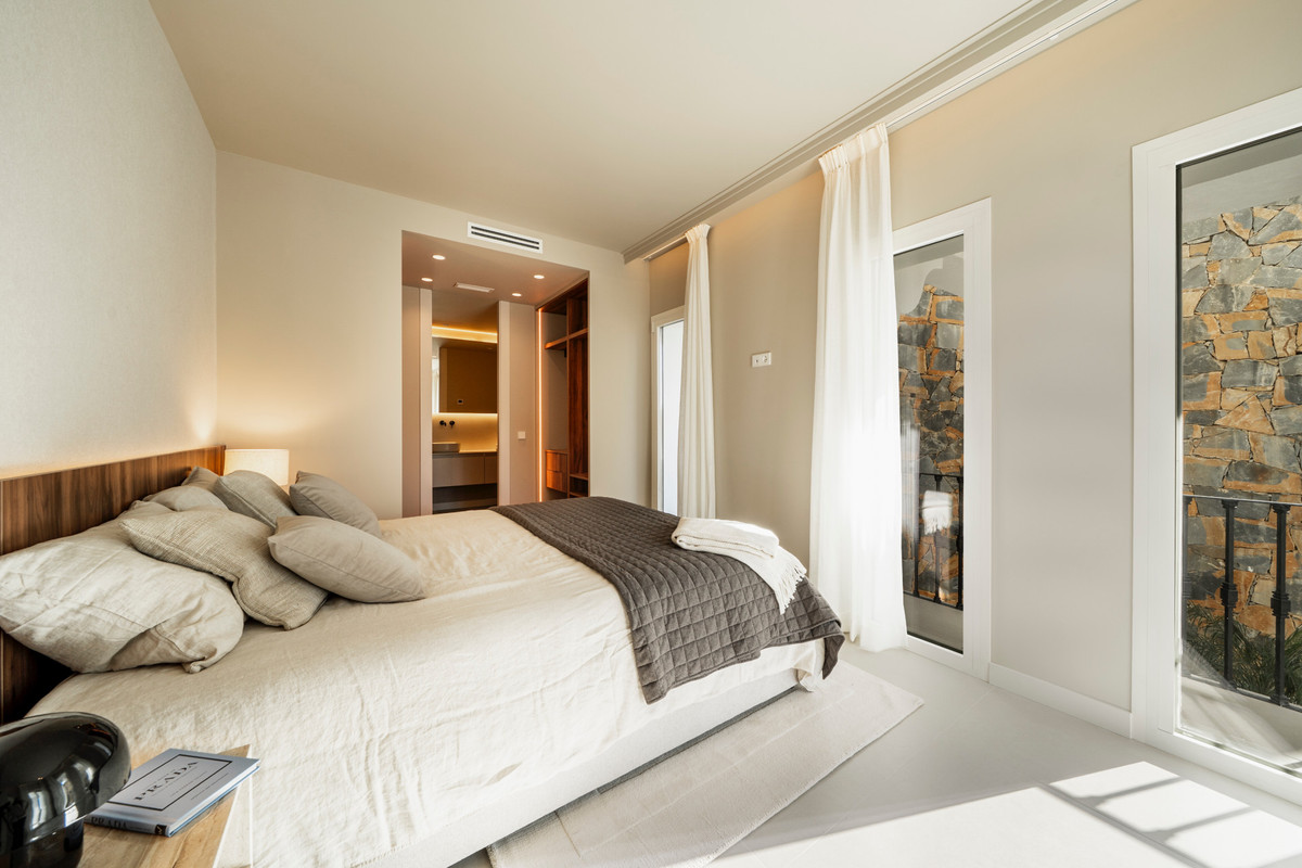 8b5dd24448b4f3f57a3d37611427fa4d - 18