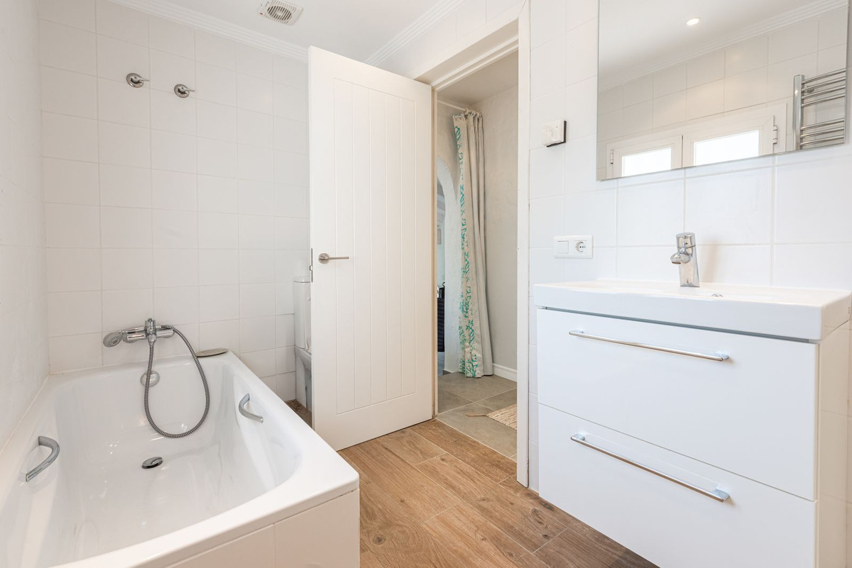 8ba9edb710b3a0a2d8e459d4c78fc208 - 20