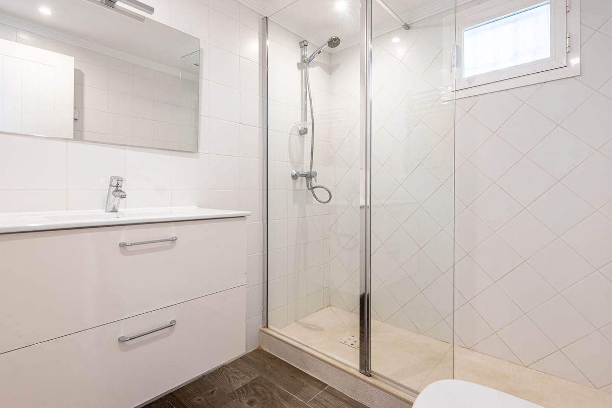 8ba9edb710b3a0a2d8e459d4c78fc208 - 24