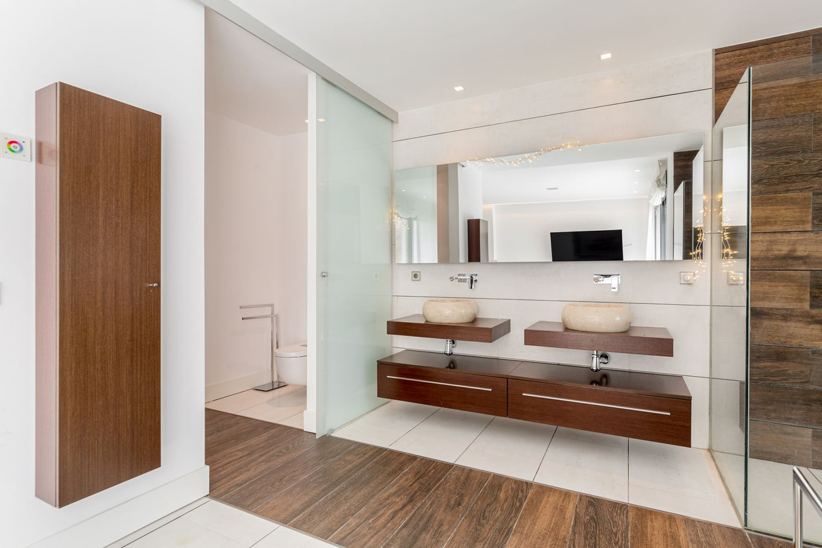 8c1a8e6e26cf0b4efd2246e9cd5deaab - 12