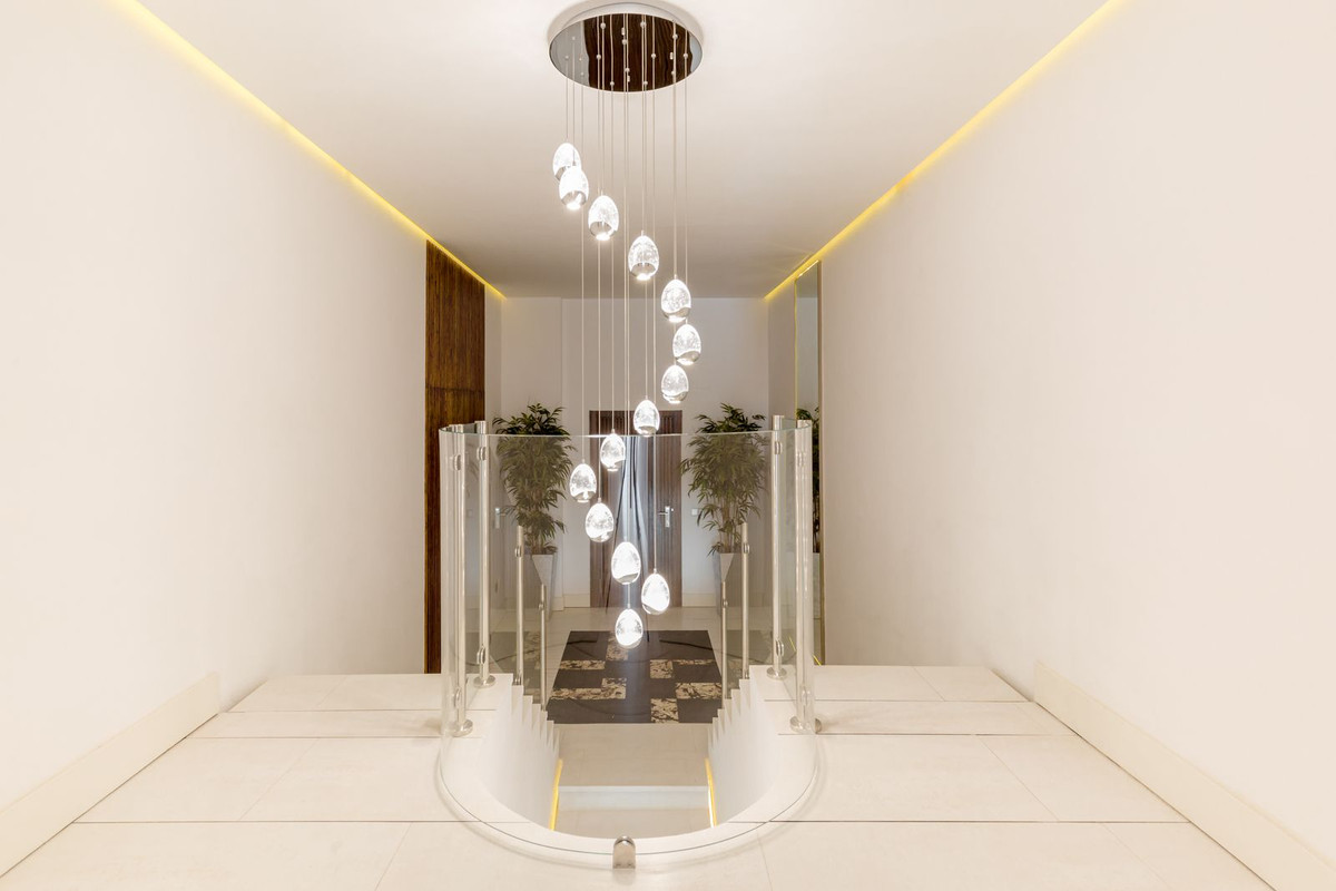 8c1a8e6e26cf0b4efd2246e9cd5deaab - 21