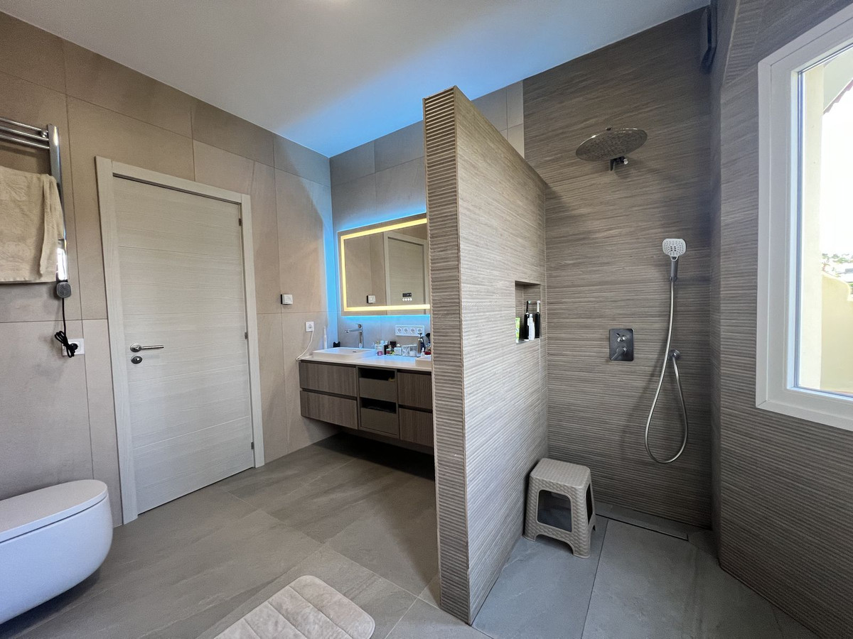 8db4b48a5229f90a6acb879a741843f1 - 15