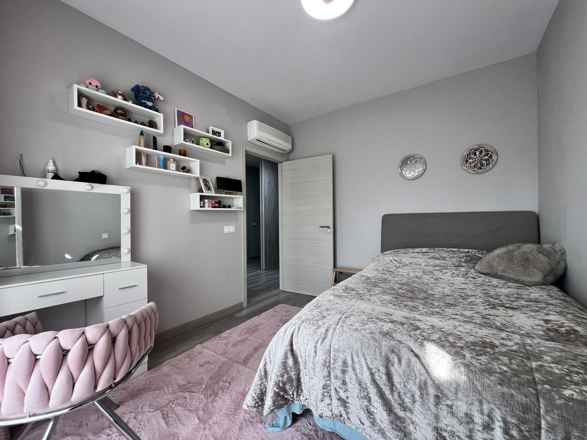 8db4b48a5229f90a6acb879a741843f1 - 18