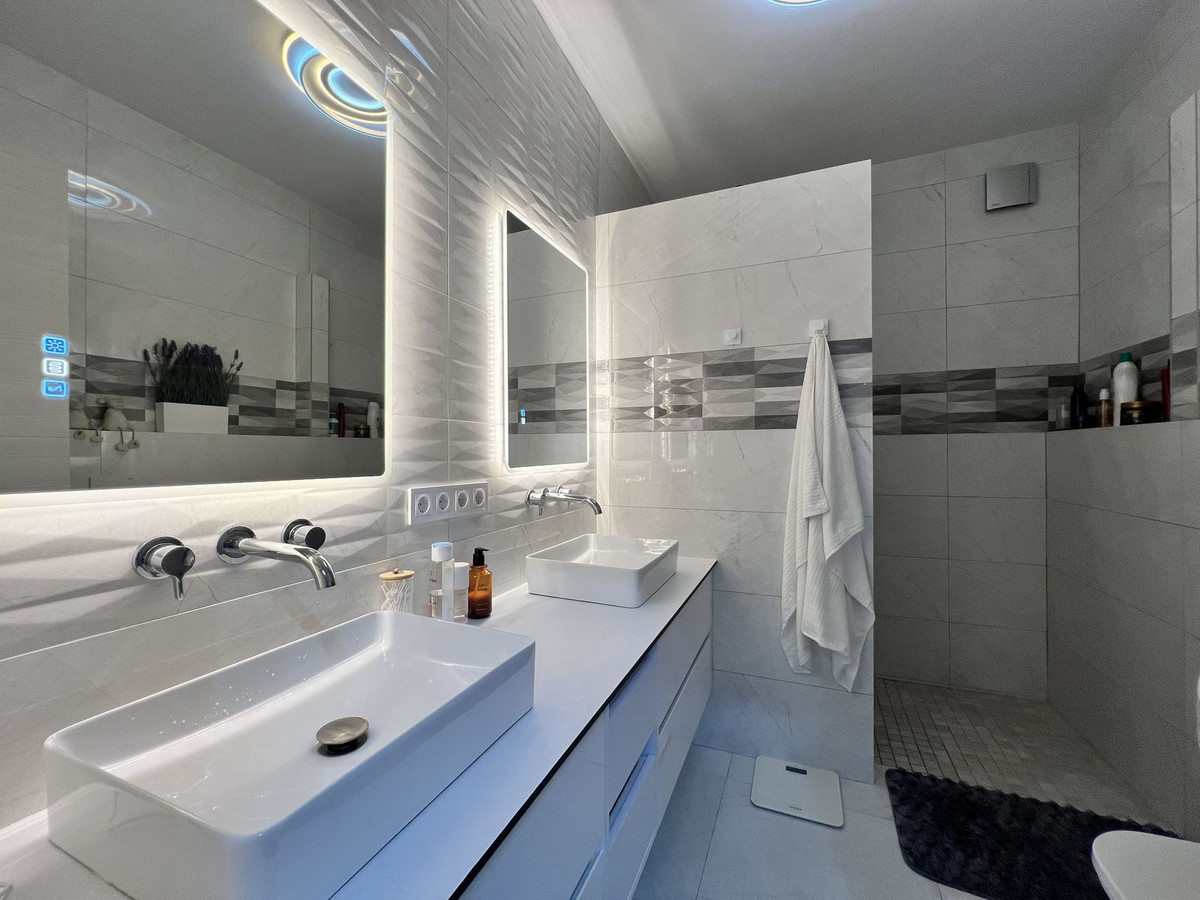 8db4b48a5229f90a6acb879a741843f1 - 20