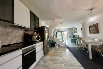 8eb414c5c7a530ed98183fc0d31bad73 - 8