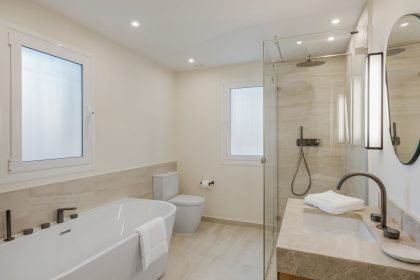 92352f2d8504c1f8c1808400f93b81c2 - 15