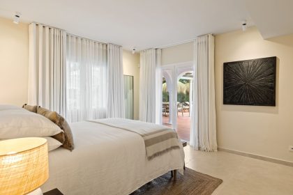 92352f2d8504c1f8c1808400f93b81c2 - 18