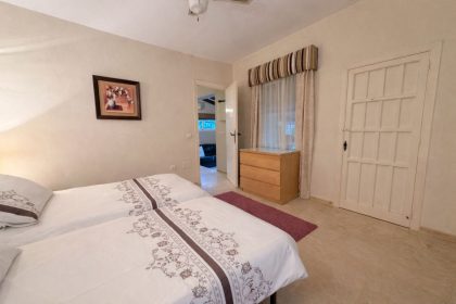 93fed4a0d9b6c8468ea914f251f6a755 - 16