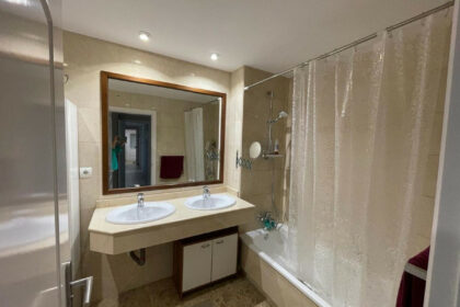 945d18a5f89bb42c4a389d4bc5abff8b - 17