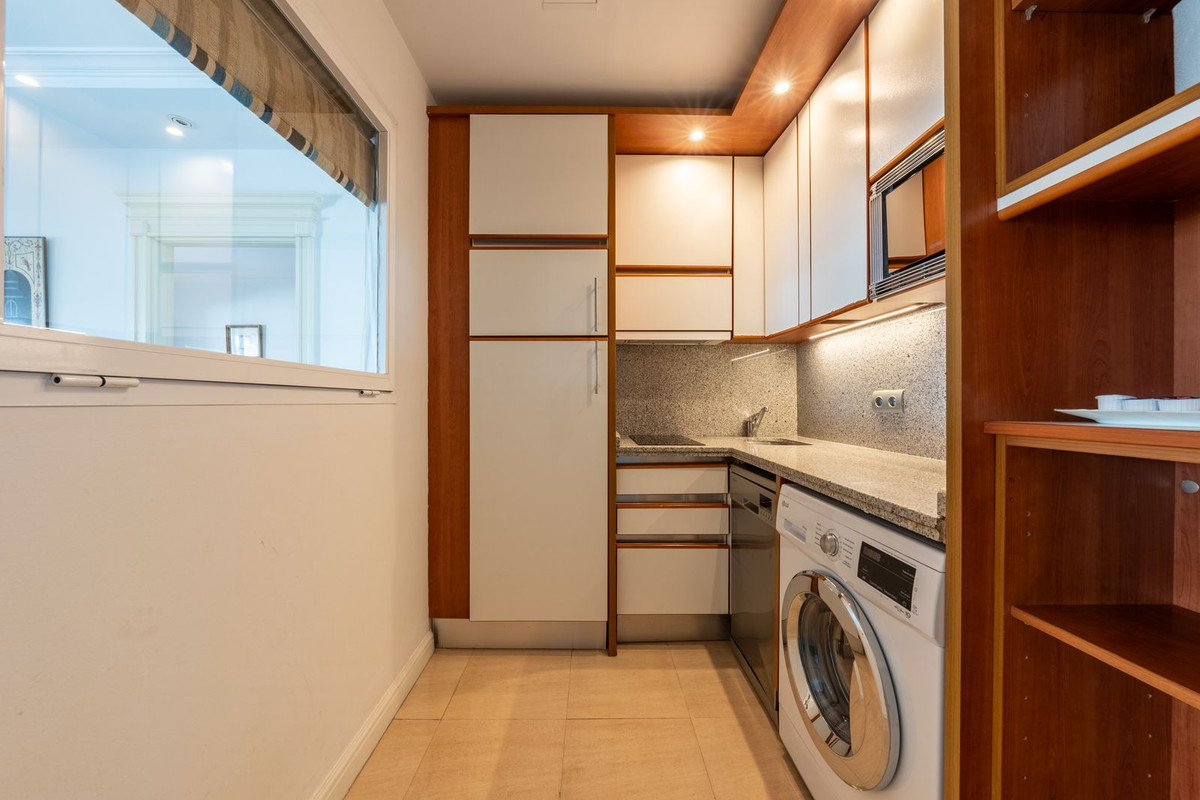 94e2a848b66f1bf264e6997493af1a72 - 12