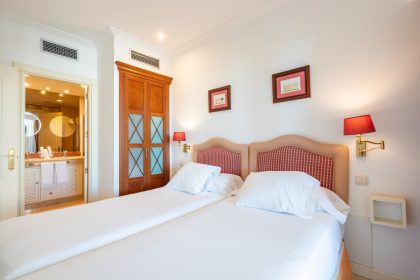 94e2a848b66f1bf264e6997493af1a72 - 13