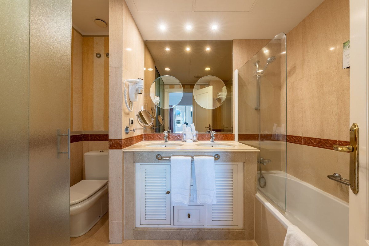 94e2a848b66f1bf264e6997493af1a72 - 18