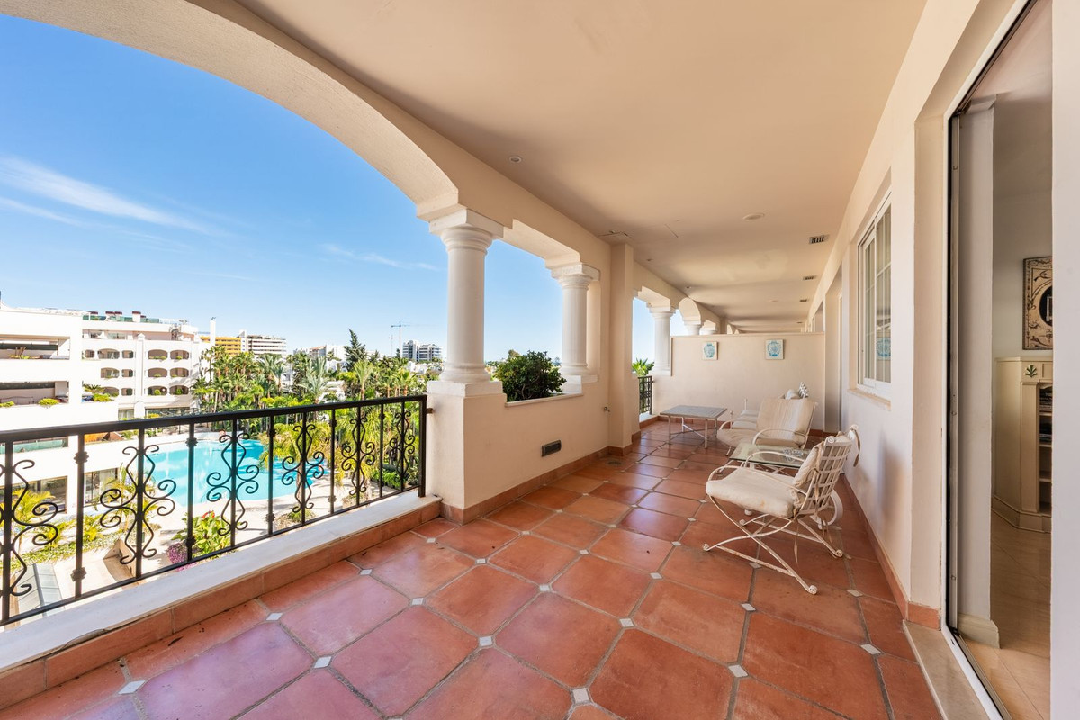 94e2a848b66f1bf264e6997493af1a72 - 19