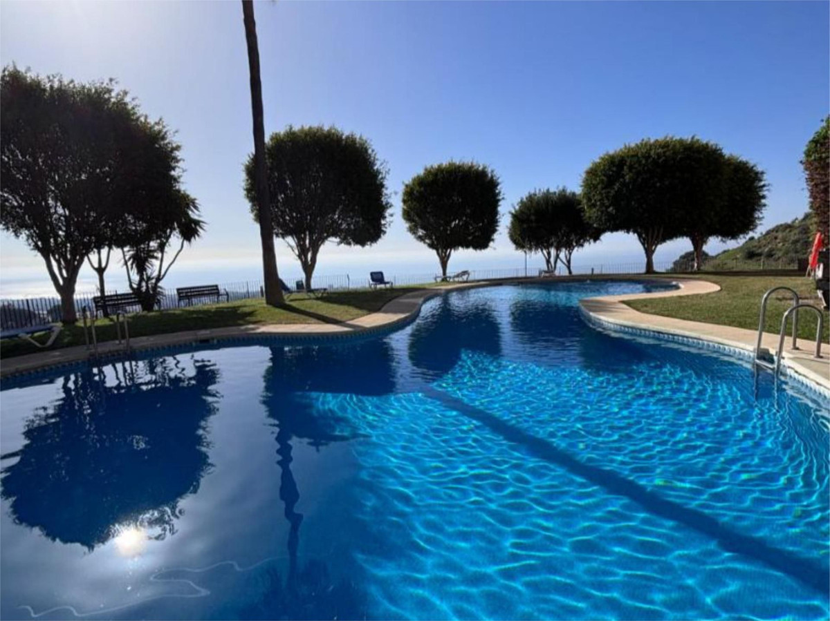 951301fa282f8160f1e8276caf99bb3b - 2