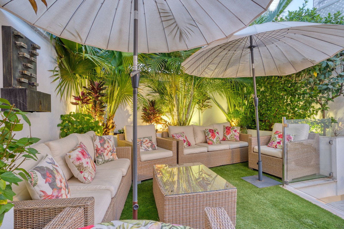 98b7db5c6725403b5000922a4a3ba5b8 - 1