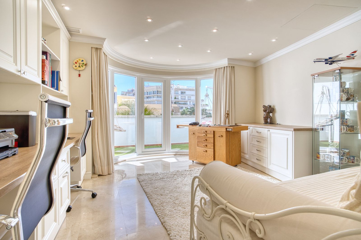 98b7db5c6725403b5000922a4a3ba5b8 - 11