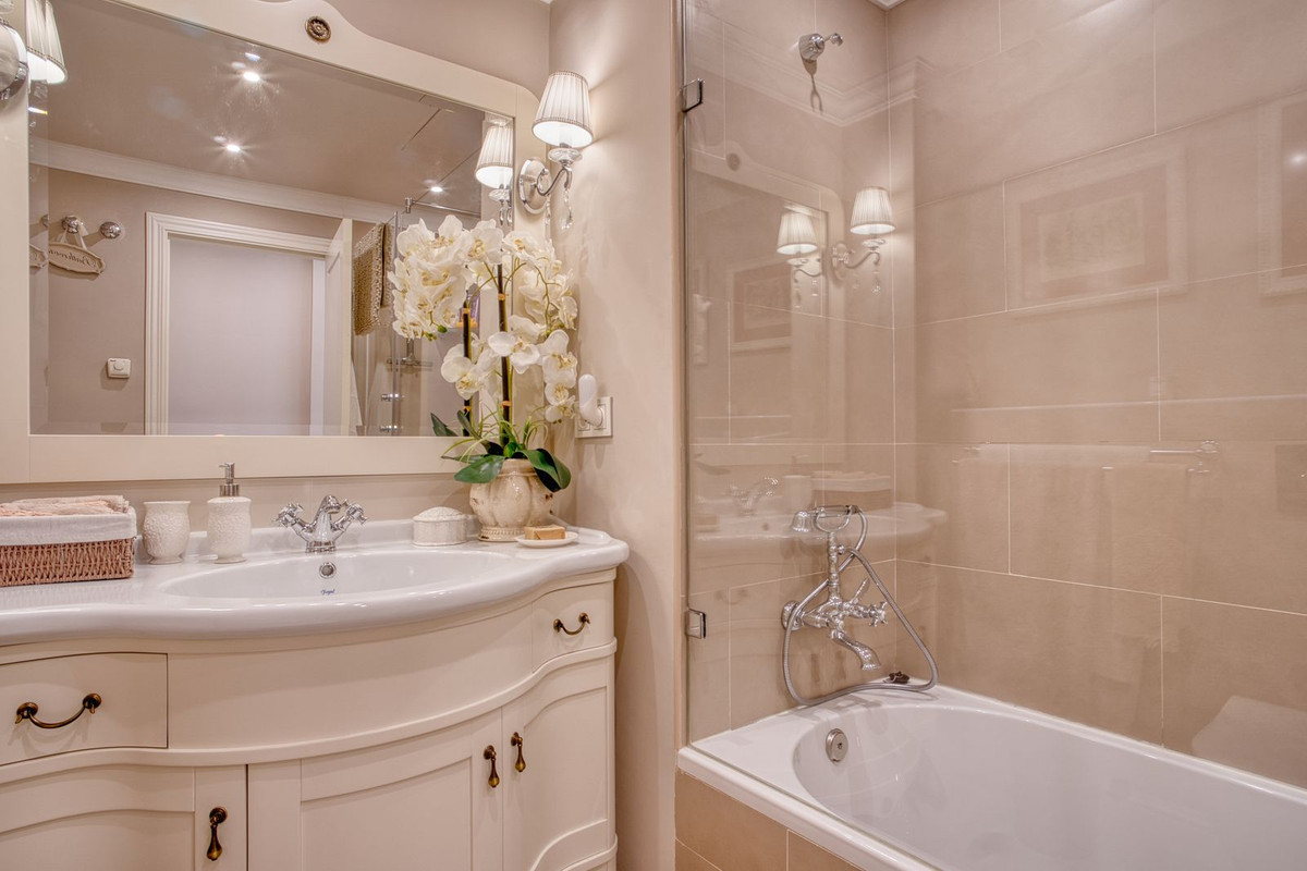 98b7db5c6725403b5000922a4a3ba5b8 - 18