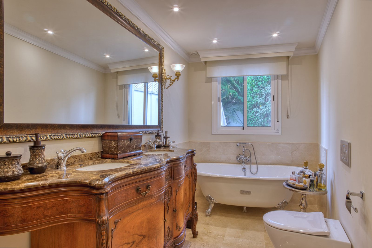 98b7db5c6725403b5000922a4a3ba5b8 - 26