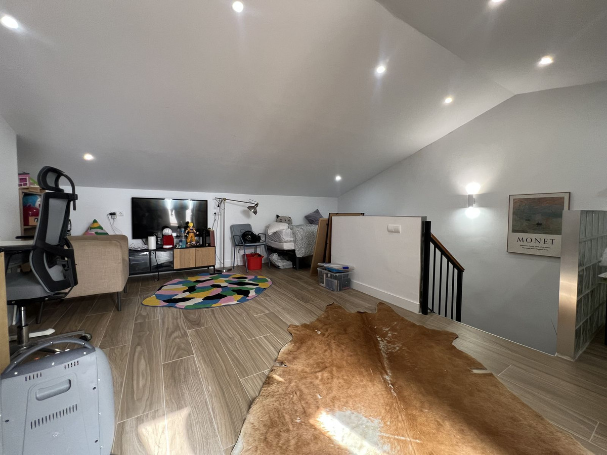 98c80db8bfcf70fd62218eecd1618cb1 - 23