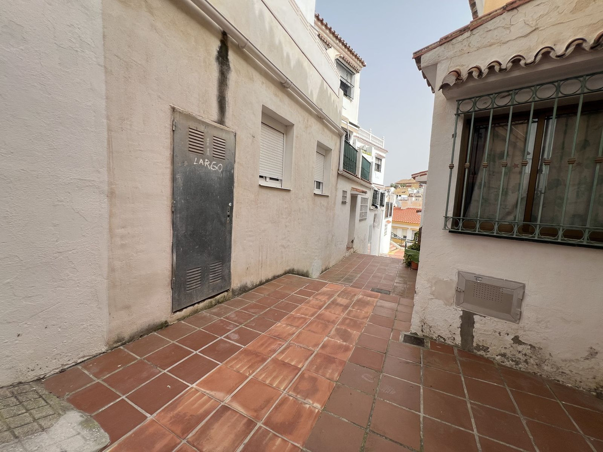 98c80db8bfcf70fd62218eecd1618cb1 - 26