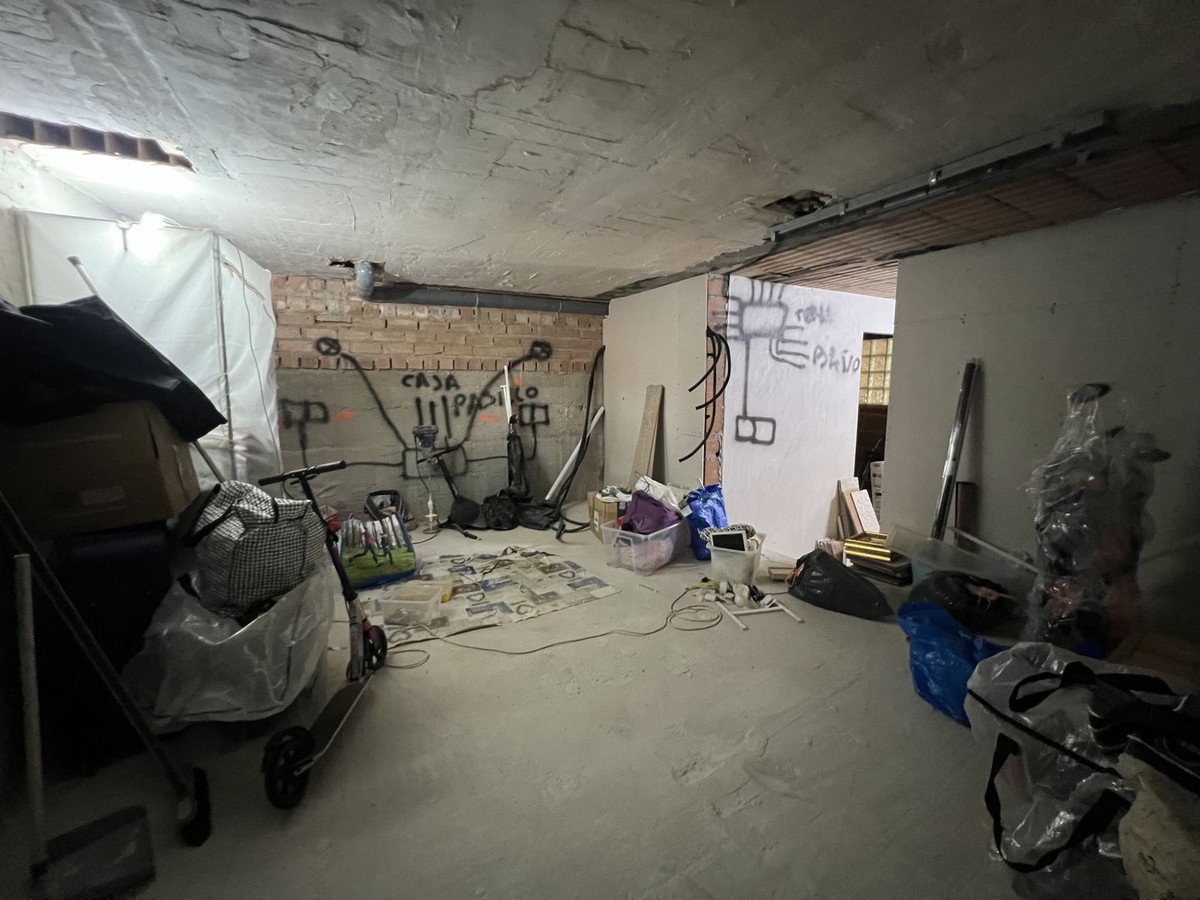 98c80db8bfcf70fd62218eecd1618cb1 - 28