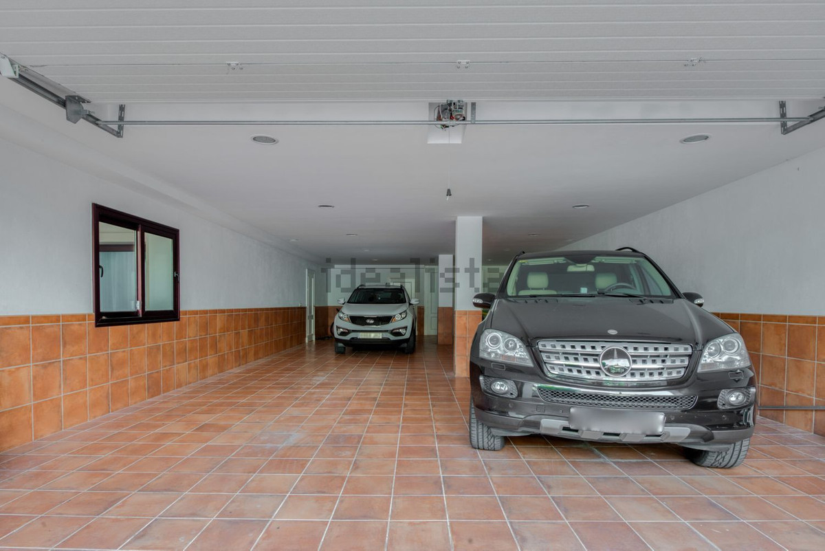 99b09a274f80426c46ccb3ac07bcc7b7 - 11