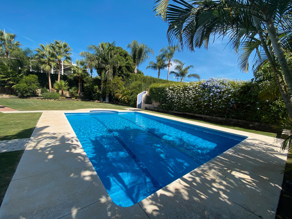 99b09a274f80426c46ccb3ac07bcc7b7 - 12