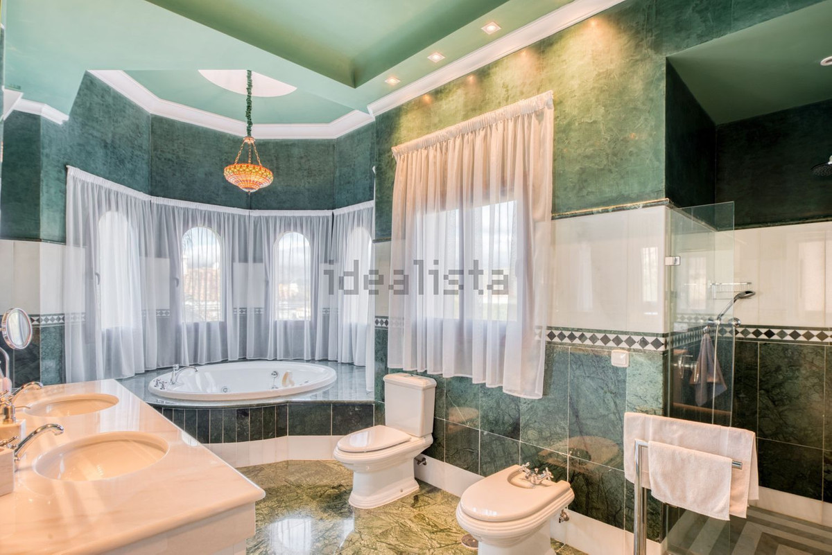 99b09a274f80426c46ccb3ac07bcc7b7 - 9