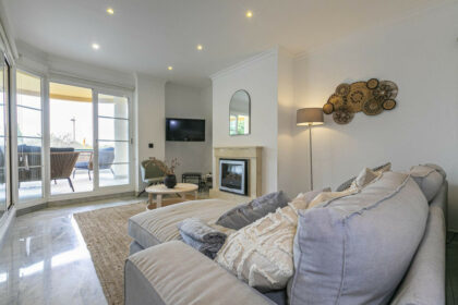 9ad9d41c29c25bcb7195bb02925c05df - 11