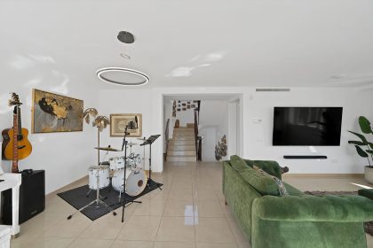 9b174fc390e0b9cb26941f08f762930b - 51