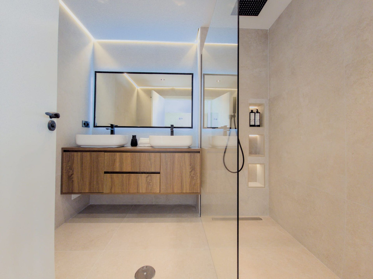 9bdbd2b11f3118ed9ce3e589e3d9604f - 13