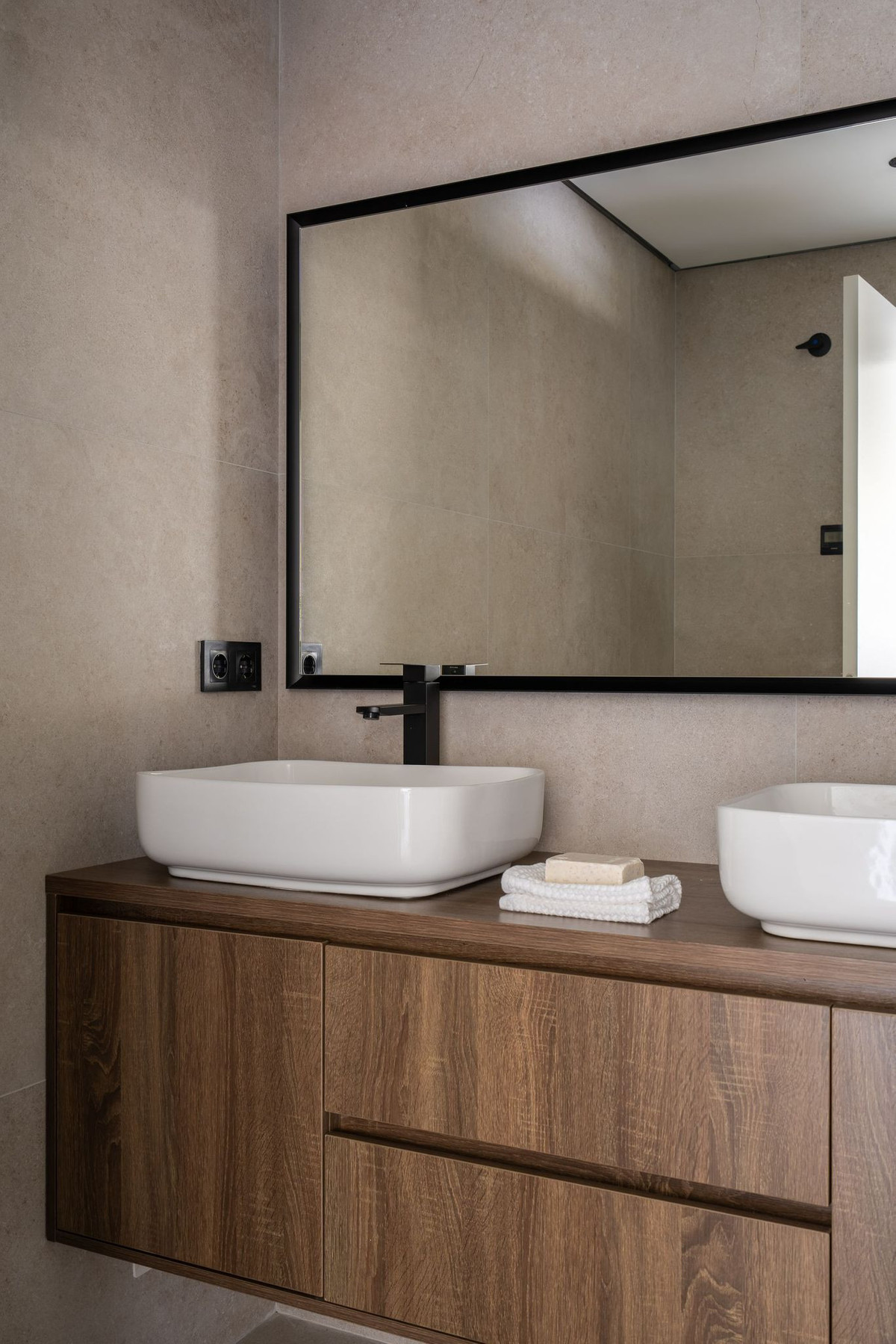 9bdbd2b11f3118ed9ce3e589e3d9604f - 16