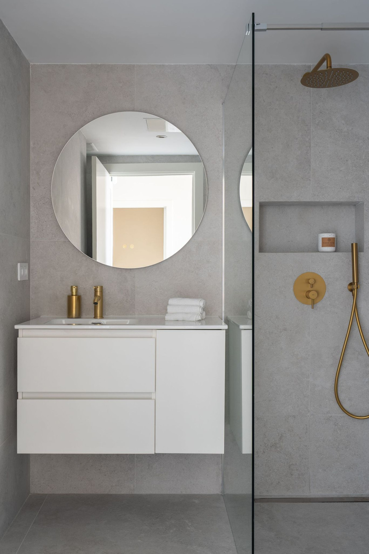 9bdbd2b11f3118ed9ce3e589e3d9604f - 24