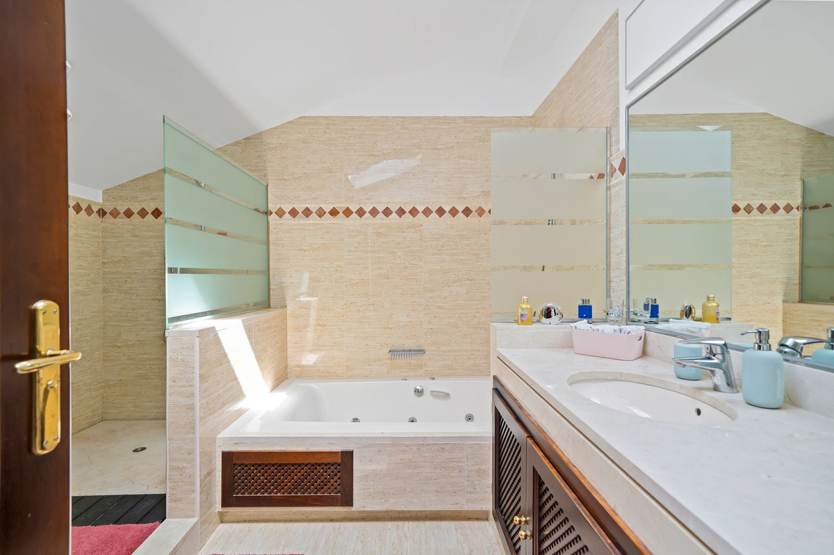 9c4c2f41a2d4007d661a65461ca5fa9f - 42