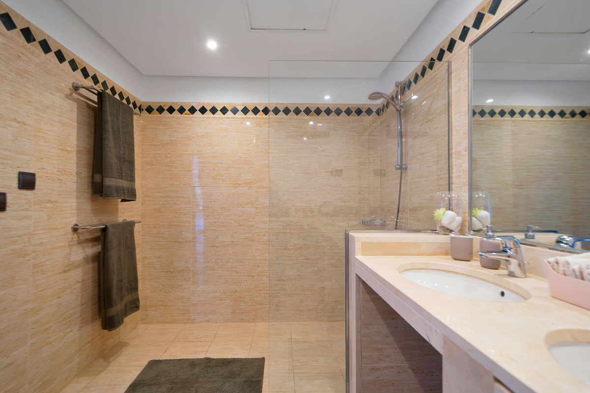 9c4c2f41a2d4007d661a65461ca5fa9f - 50