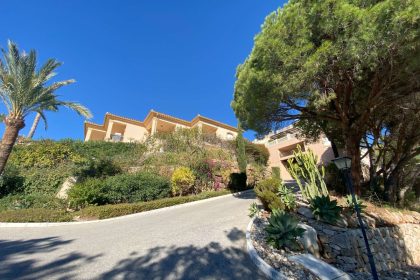 9ca494e2e33d1b0b0eff5a44a37f7e49 - 11