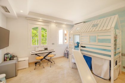 9ca494e2e33d1b0b0eff5a44a37f7e49 - 16