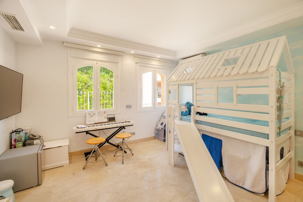 9ca494e2e33d1b0b0eff5a44a37f7e49 - 16