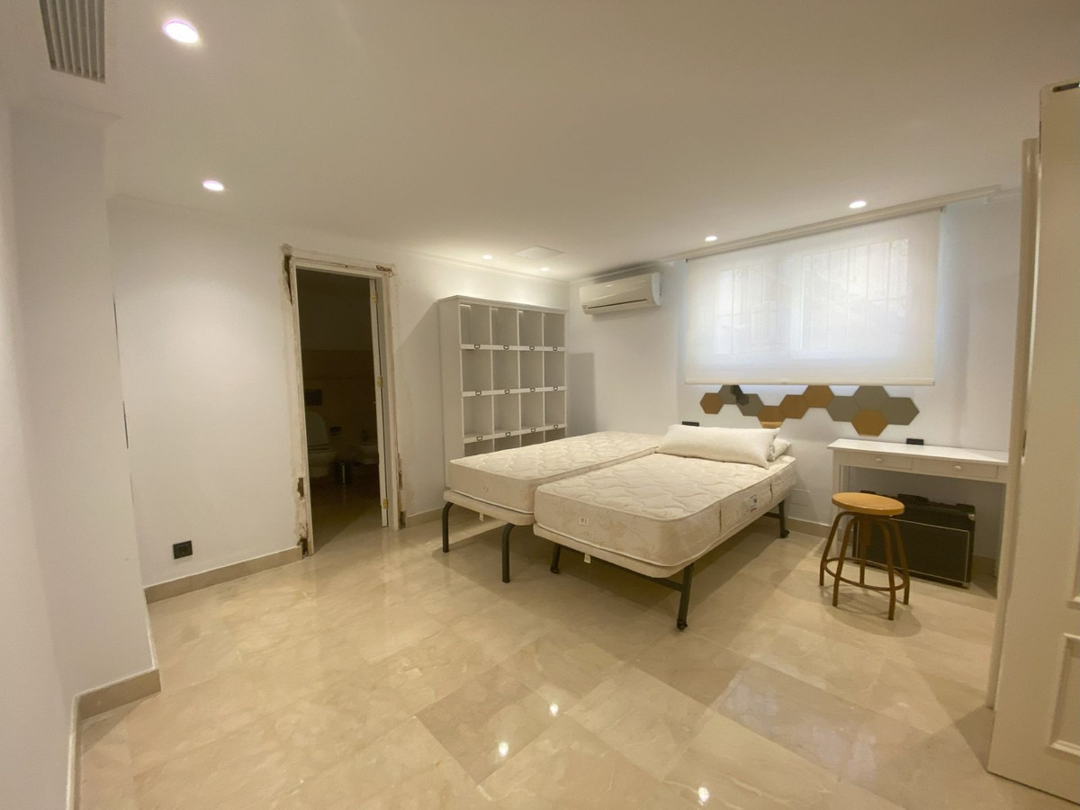 9ca494e2e33d1b0b0eff5a44a37f7e49 - 23