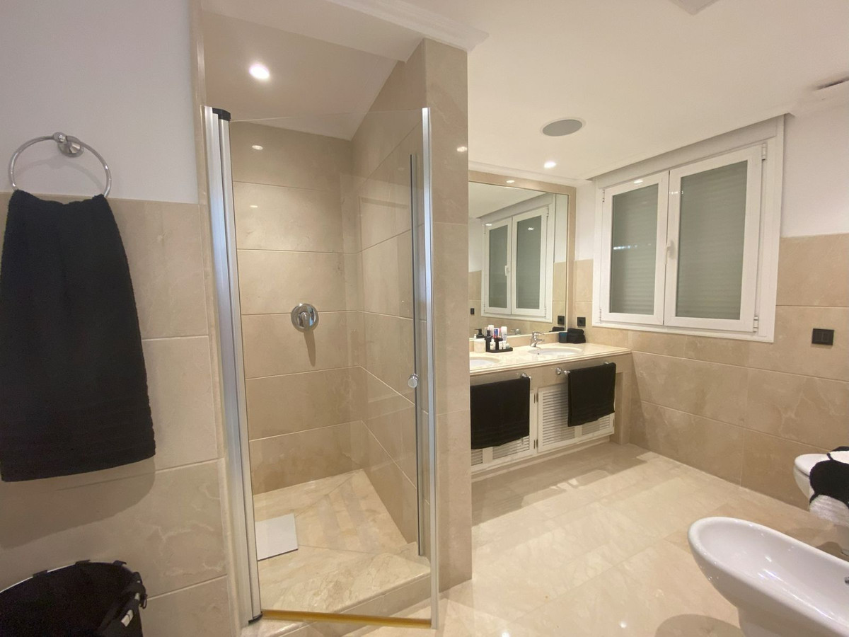 9ca494e2e33d1b0b0eff5a44a37f7e49 - 24