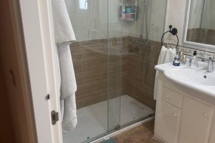 9d2b7a27cbf3124df247d850c82e8208 - 11