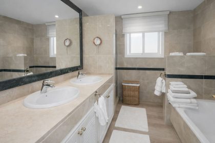 a0be1d1f20af43aa00cff1bb63f1da95 - 10