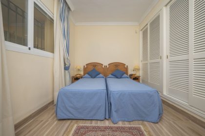 a0f1c5f1e1fb41e5c5b8586714e03452 - 23